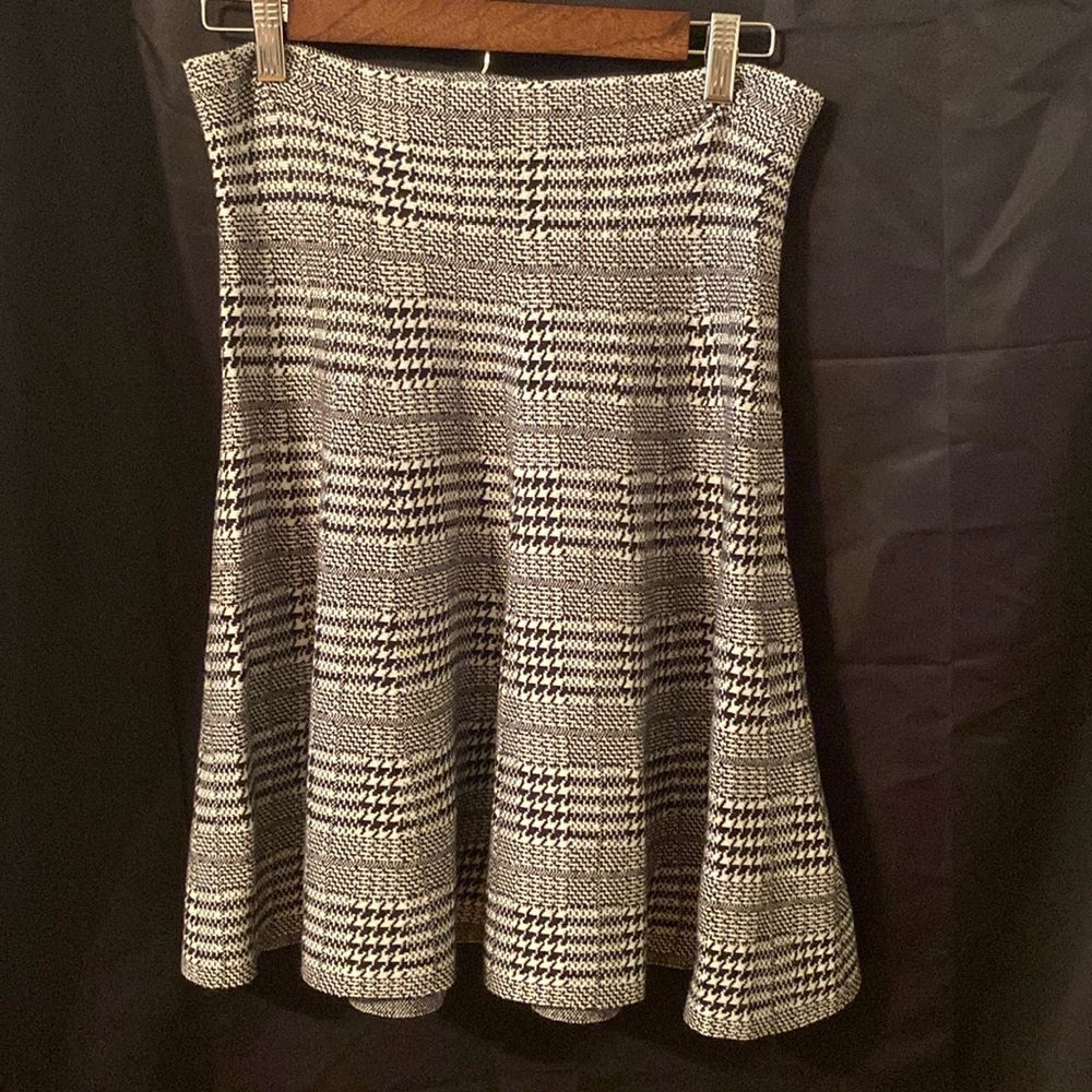 Swing Short Knit Skirt by Max Studio size L